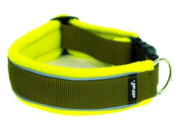 Preview: Hundehalsband mit Klickverschluss und Reflektorband aus Gurtband olivgrün gepolstert mit weichem Fleece neongelb