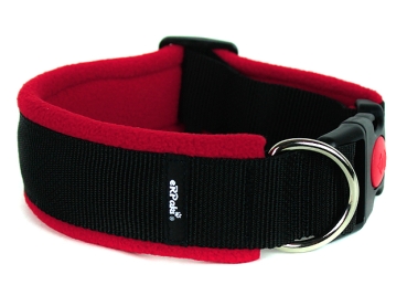 extra breites Hundehalsband mit Sicherheitsverschluss in Farbe schwarz mit weichem Polar Fleece rot