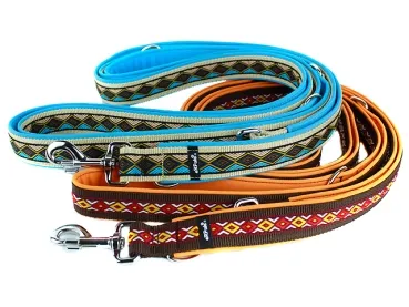 hochwertige breite verstellbare Hundeleine für große Hunde in Farbe beige und braun mit zwei Karabinerhaken gepolstert mit Softshell und verziert mit Borte Ethno