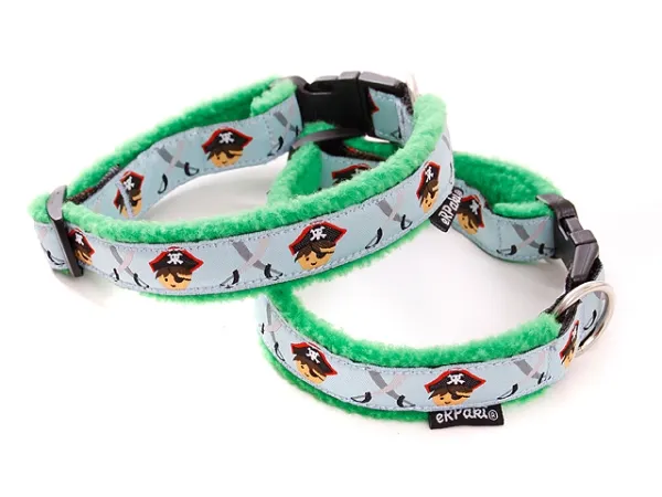 Hundehalsband mit Klickverschluss und Borte Pirat und Fleece grün