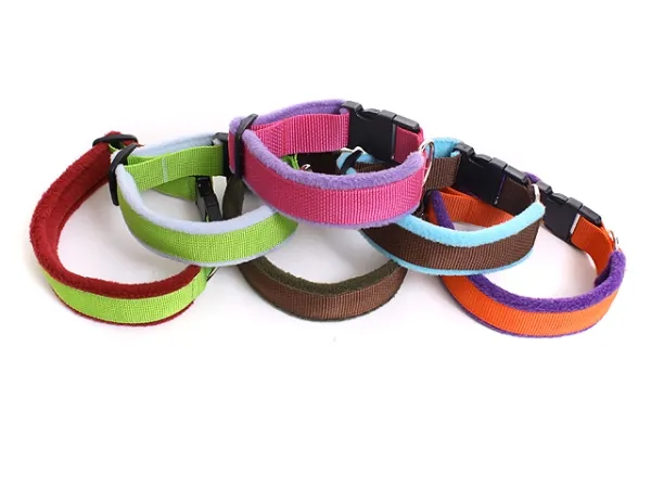 Hundehalsbänder mit Klickverschluss gepolstert mit Fleece